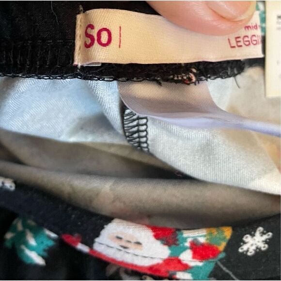 So Mid Rise Comfy Christmas Leggings Santa Skiing Size Large-NWT - Picture 8 of 11